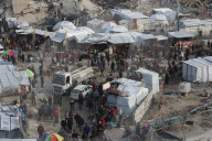 Gazans shopping among the rubble in Jabalia Refugee Camp