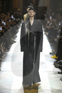 MODE - Paris Fashion Week Herbst/Winter 2025/2026: Dries van Noten
