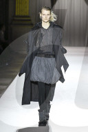 Défilé "Yohji Yamamoto" Collection Prêt-à-Porter Automne/Hiver 2025-2026" lors de la Fashion Week de Paris (PFW)