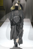 Défilé "Yohji Yamamoto" Collection Prêt-à-Porter Automne/Hiver 2025-2026" lors de la Fashion Week de Paris (PFW)