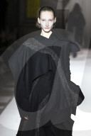 Défilé "Yohji Yamamoto" Collection Prêt-à-Porter Automne/Hiver 2025-2026" lors de la Fashion Week de Paris (PFW)