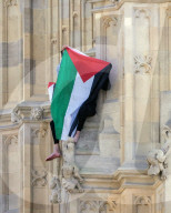 Pro Hamas protestor climbs London's Elizabeth Tower