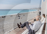 FEATURE - Nizza: Sonne auf der Promenade des Anglais