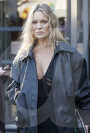 Les célébrités au défilé Stella McCartney Collection Prêt-à-Porter Automne/Hiver 2025-2026 lors de la Fashion Week de Paris (PFW)