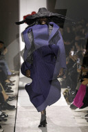 MODE - Paris Fashion Week Herbst/Winter 2025/2026: Comme des Garcons