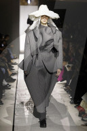 MODE - Paris Fashion Week Herbst/Winter 2025/2026: Comme des Garcons