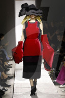 MODE - Paris Fashion Week Herbst/Winter 2025/2026: Comme des Garcons