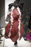 MODE - Paris Fashion Week Herbst/Winter 2025/2026: Comme des Garcons