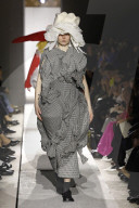 MODE - Paris Fashion Week Herbst/Winter 2025/2026: Comme des Garcons