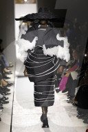 MODE - Paris Fashion Week Herbst/Winter 2025/2026: Comme des Garcons