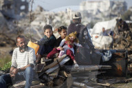 Gazans daily life amidst rubble