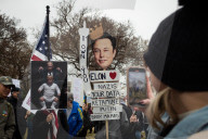 Thousands attend veterans pro-democracy demonstration in Washington
