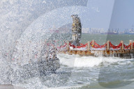 Strong Wind Blue Warning in Yantai