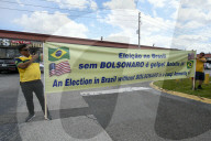 Protesters In Favor Of Bolsonaro Call For "Amnesty Now"