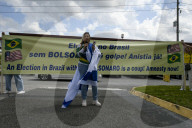 Protesters In Favor Of Bolsonaro Call For "Amnesty Now"