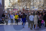 Crowdy Shopping Street In Munich