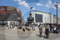 Londoners Enjoy the Sunshine