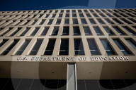 Trump orders dismantling of Department of Education 