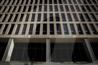Trump orders dismantling of Department of Education 
