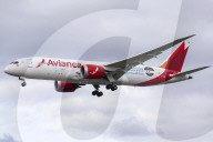 Avianca Boeing 787 Dreamliner Landing In London