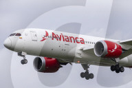Avianca Boeing 787 Dreamliner Landing In London