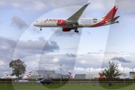 Avianca Boeing 787 Dreamliner Landing In London