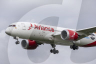 Avianca Boeing 787 Dreamliner Landing In London