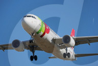 Diverse aircraft landing in Barcelona
