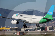 Diverse aircraft landing in Barcelona