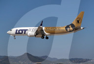 Diverse aircraft landing in Barcelona