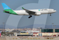 Diverse aircraft landing in Barcelona