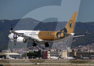 Diverse aircraft landing in Barcelona