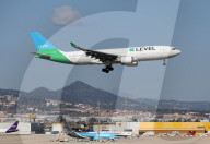 Diverse aircraft landing in Barcelona