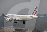 Diverse aircraft landing in Barcelona