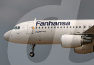 Diverse aircraft landing in Barcelona