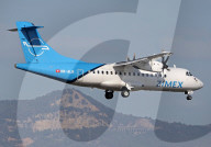Diverse aircraft landing in Barcelona
