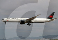 Diverse aircraft landing in Barcelona