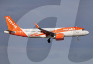 Diverse aircraft landing in Barcelona