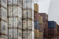 U.S. Consumers Grapple With Trump’s Looming Import Tariffs 