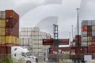 U.S. Consumers Grapple With Trump’s Looming Import Tariffs 