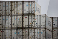 U.S. Consumers Grapple With Trump’s Looming Import Tariffs 