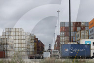 U.S. Consumers Grapple With Trump’s Looming Import Tariffs 