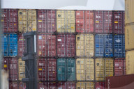 U.S. Consumers Grapple With Trump’s Looming Import Tariffs 