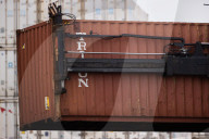 U.S. Consumers Grapple With Trump’s Looming Import Tariffs 