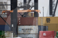 U.S. Consumers Grapple With Trump’s Looming Import Tariffs 