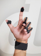 Lightweight wearable for virtual sensations