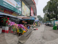 Store With Artificial Flowers Near The Market In The Vietnamese City Of Thanh Hoa