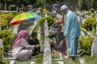 Muslim Visiting A The Graves
