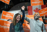 Jagmeet Singh Rallies Supporters In Edmonton Campaign Event