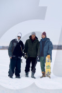 DIY Eiskarussell: Die kanadische Skateboard-Legende Ryan Decenzo hat mit seinem Team die eisige Fläche des Coon Lake in Minnesota in einen einzigartigen rotierenden Skatepark verwandelt